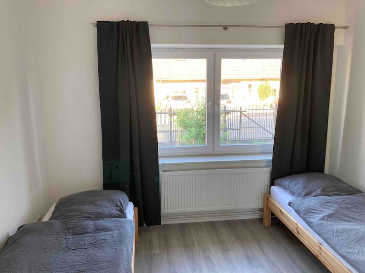 Dos camas individuales o juntas con la doble