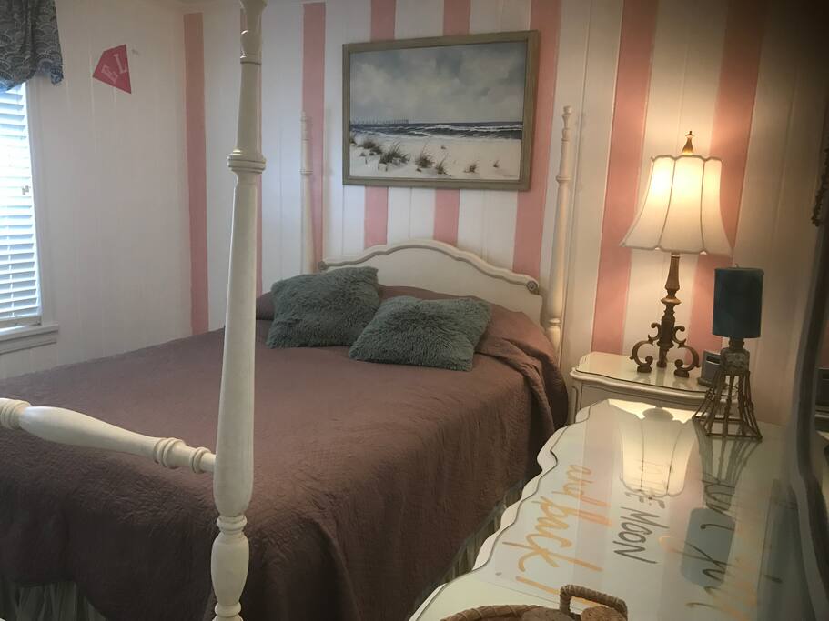 1st queen bedroom