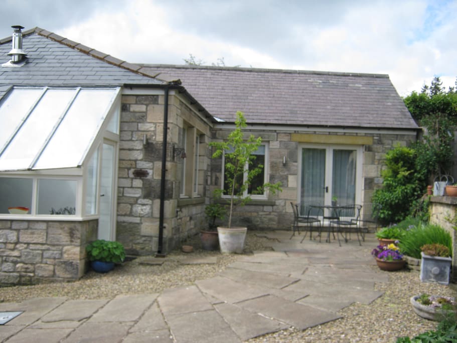 The cottage - double doors to bedroom