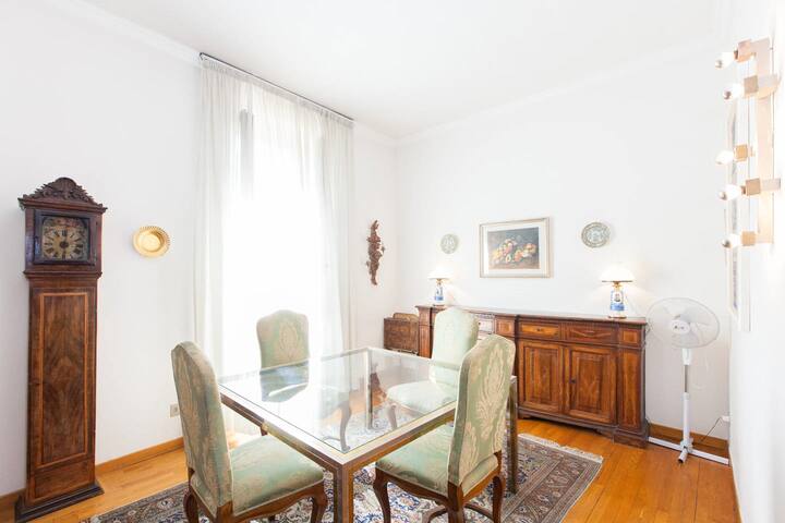 Rome Spanish Steps : Wide Apartment Up to 7 People gallery image 3