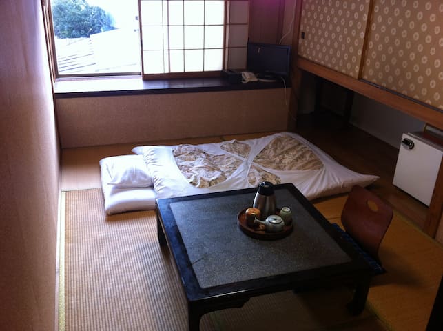 Kamesei Ryokan, quiet onsen inn, private budget rm