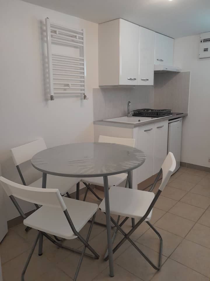 Studio Cosy Avec Parking Privé Sécurisé - Saint-Quentin-Fallavier