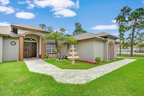 Lush Tropical  Estate Home With Pool