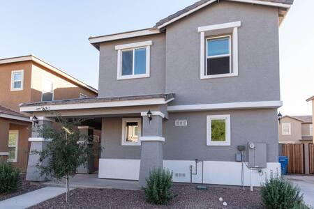 BRAND NEW ROOM 7 MINS PHX AIRPORT NO CLEANING FEE