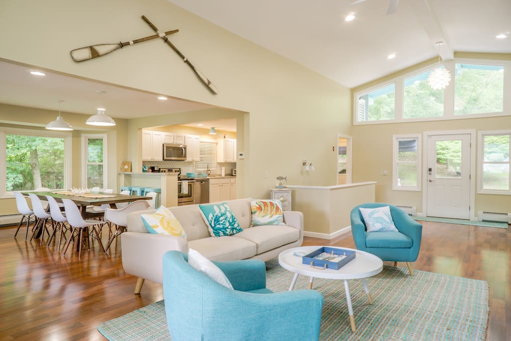 OPEN FLOOR PLAN