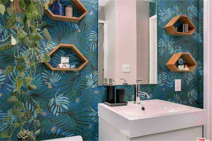 Perfect central location, peaceful outdoor spaces gallery image 5