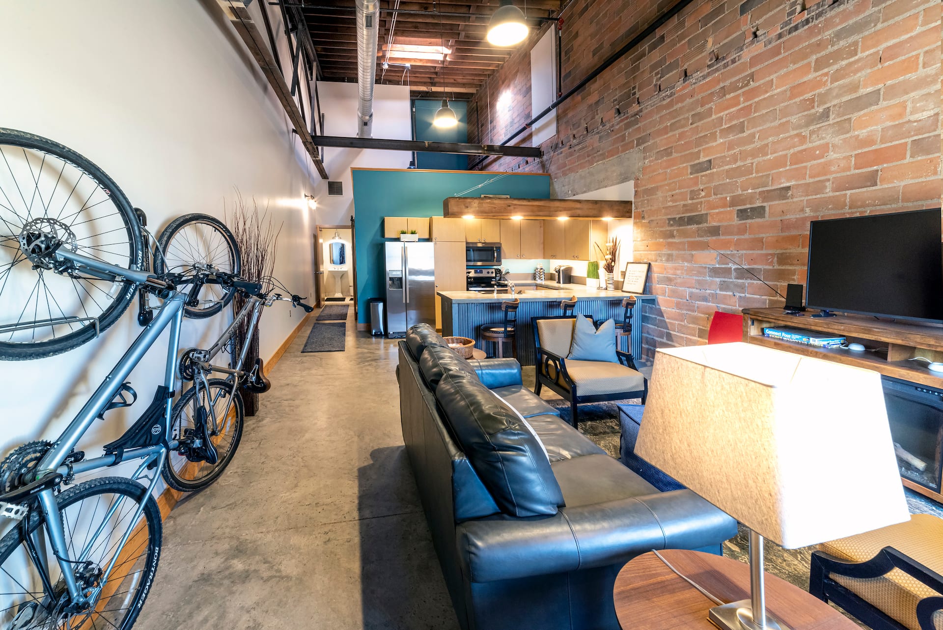 Modern, Urban, Downtown Apartment - Historic