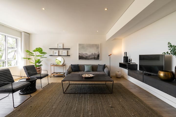 Modern Design-2 Bedroom Apartment plus Study/Loft