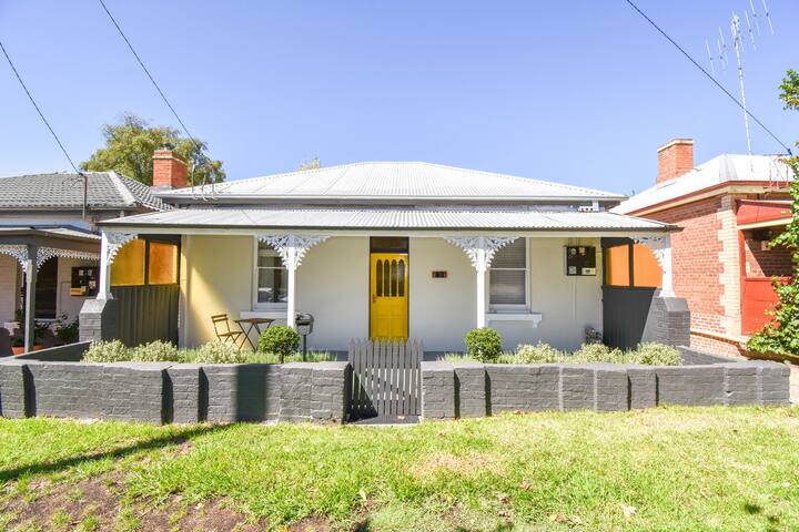 Airbnb Kelso Holiday Rentals Places To Stay New South