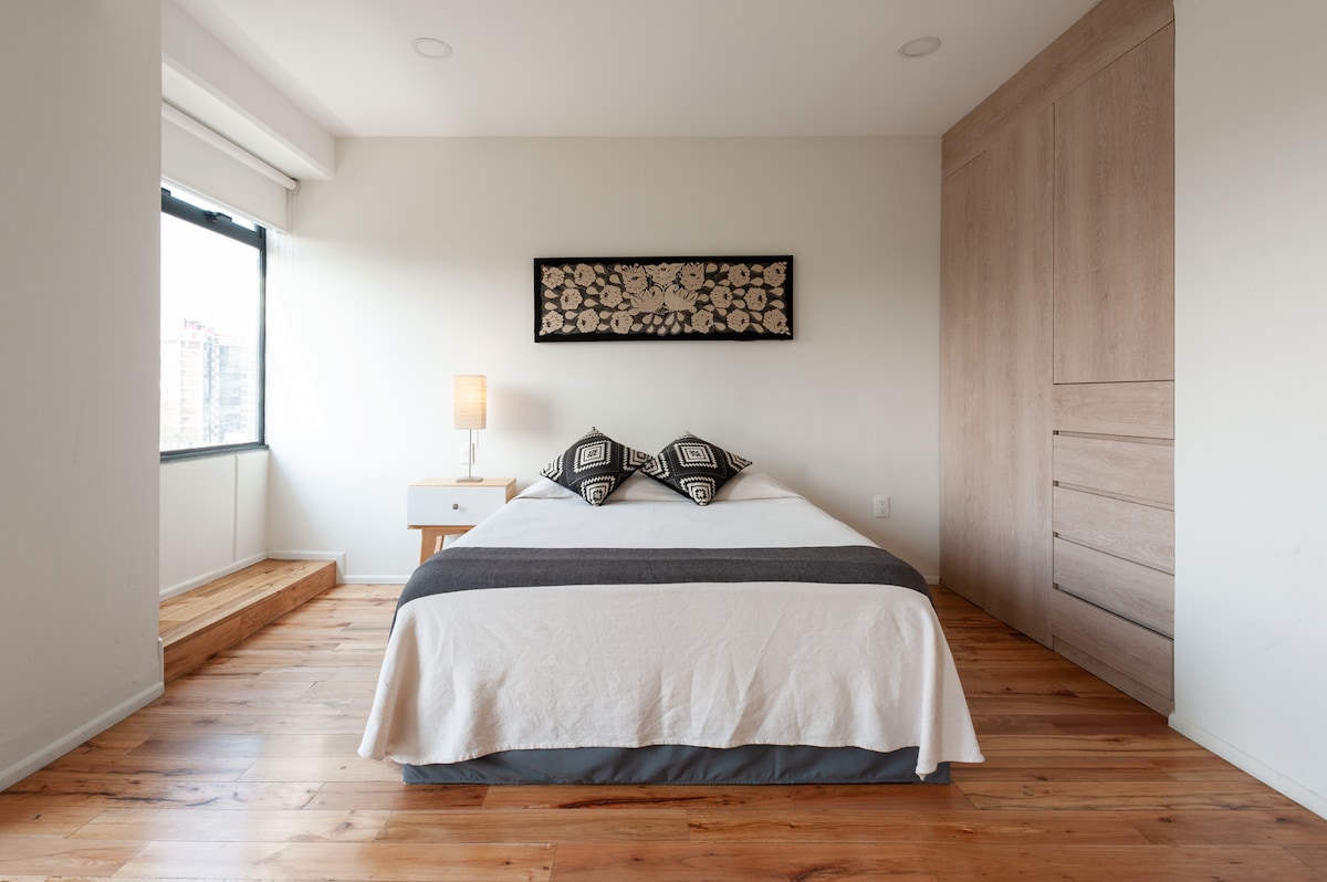 หน้าต่างสีดำและตู้เสื้อผ้าที่ยอดเยี่ยม