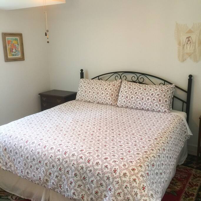 Bedroom 1: Super comfy King size bed!