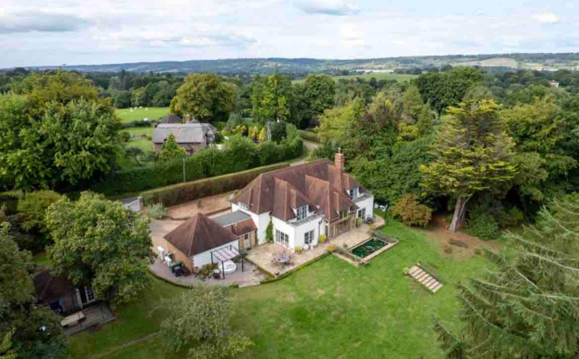 Elegant country house in the heart of Surrey Hills