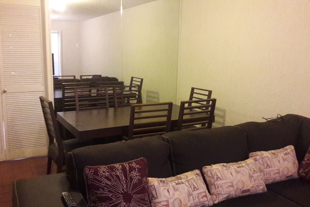 Living room and dining room / Sala Comedor comodos y en excelente estado