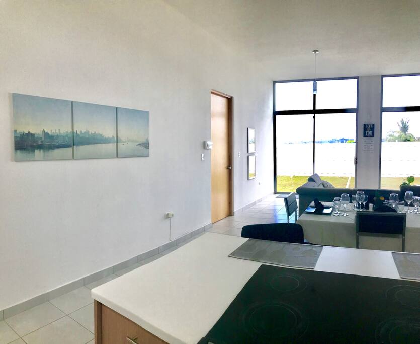 Amplia vista desde la cocina
Wide view from the kitchen