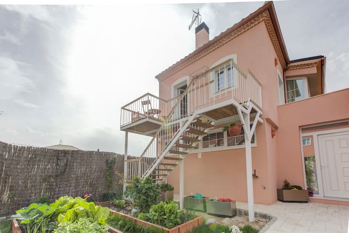 Peaceful apartment near Madrid airport parking