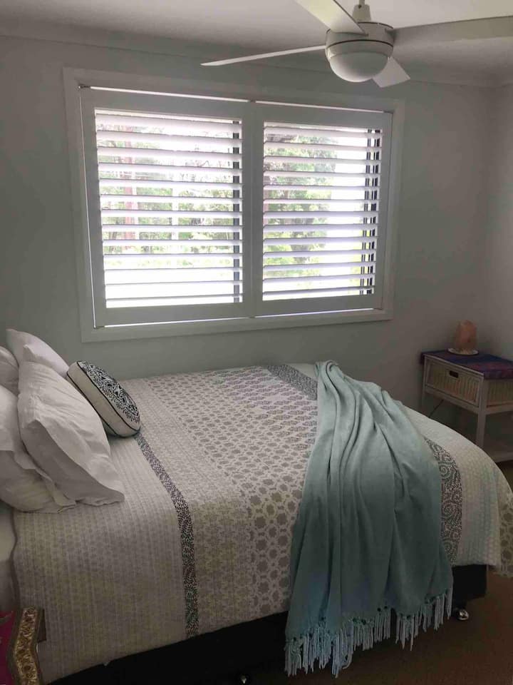 Deuxième chambre avec salle de bain complète