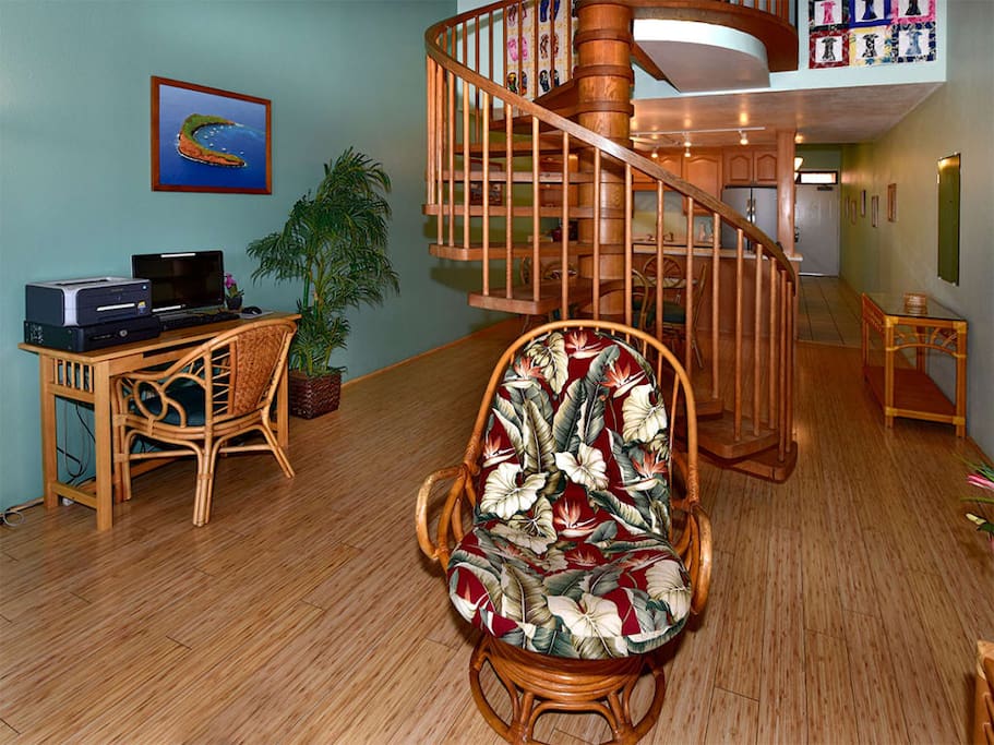 kamaole_sands_2std_9408_computerarea.jpg