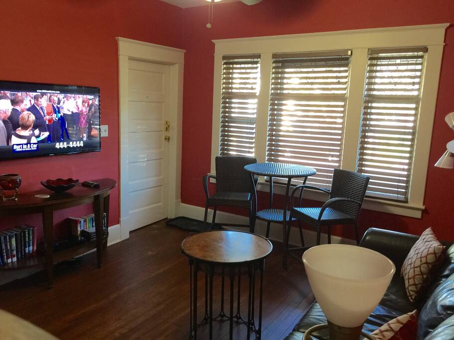 Living room includes 48" Smart TV with DirecTV and Amazon Prime. HBO, Cinemax and Showtime included. Blu-ray/DVD/USB player connected.