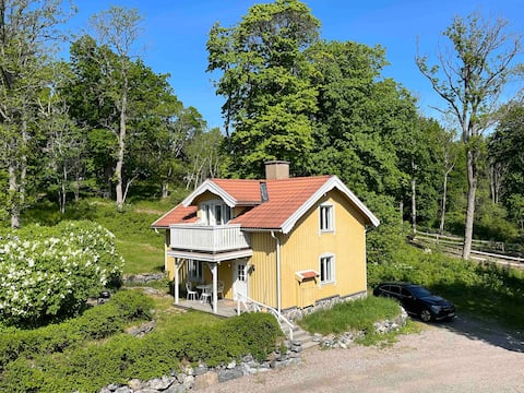 House by the sea quiet horse farm with padel court near bus