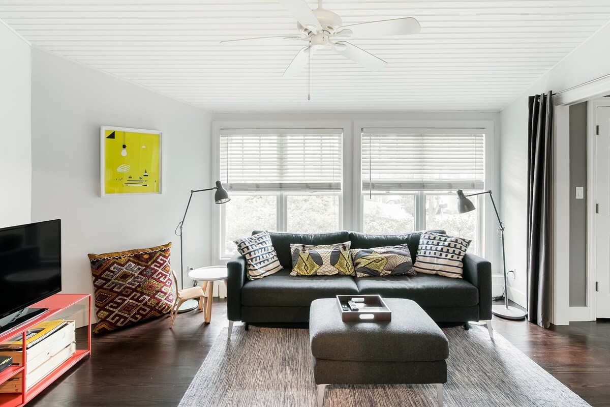 书房/娱乐室：配备齐全的游戏、书籍和有线电视