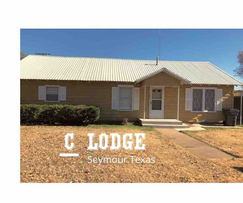 CBar Lodge - Cheerful & Charming Ranch style home