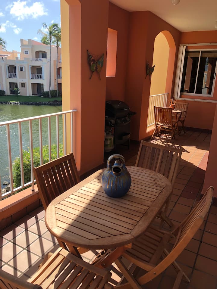 Lake view one bedroom retreat