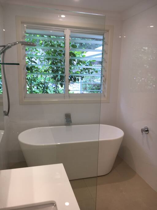 Modern main bathroom