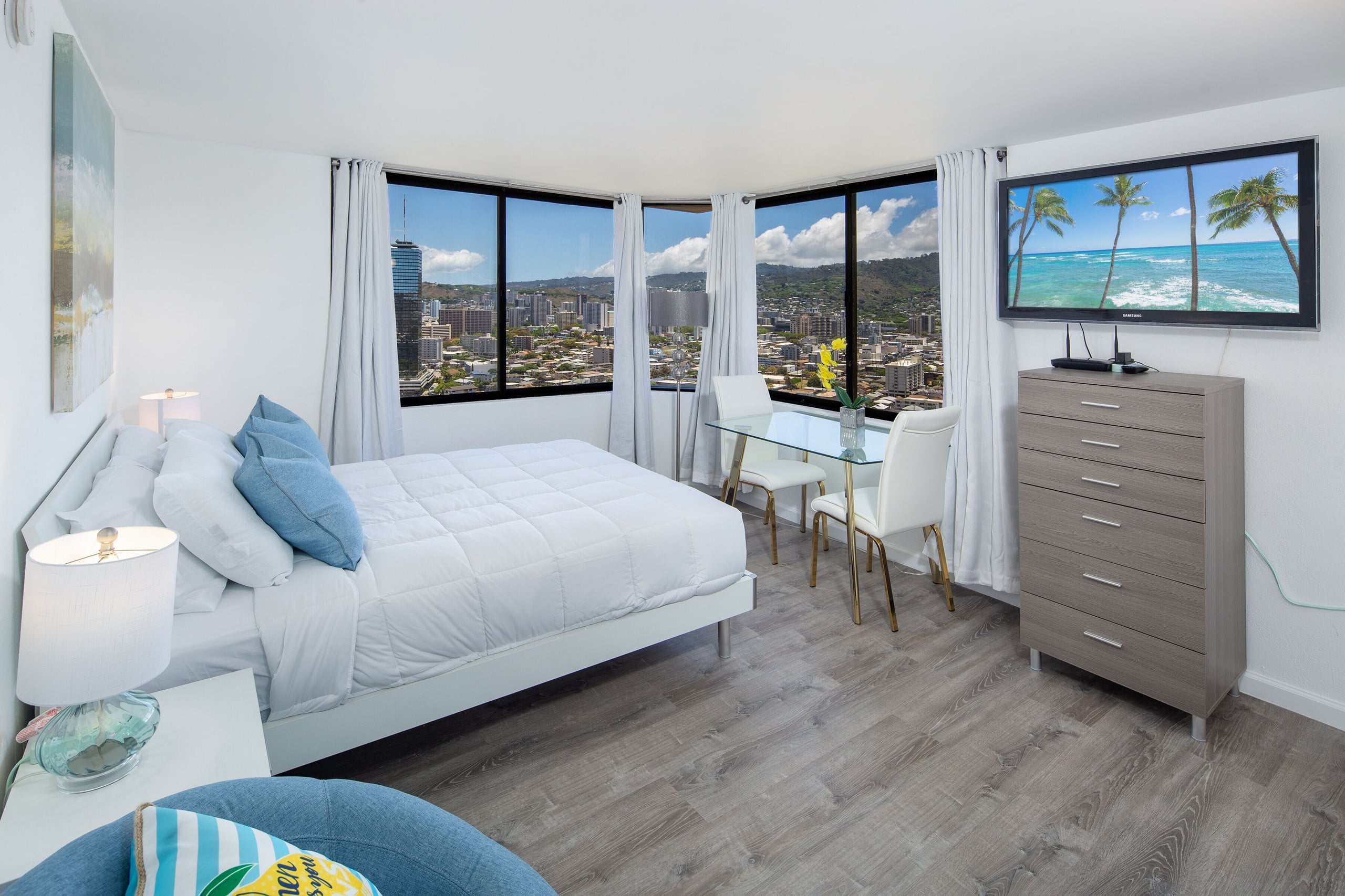 Condo in Honolulu · ★4.73 · Studio · 1 bed · 1 shared bath - Image 1