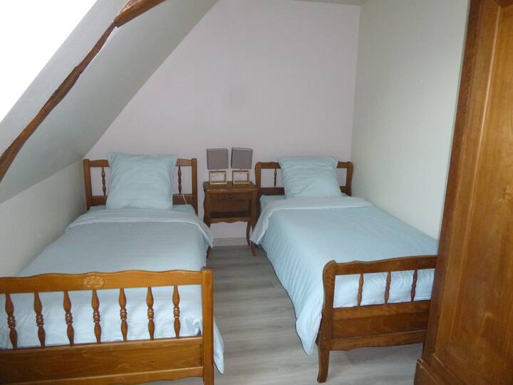 楼层：卧室有2张90张床。