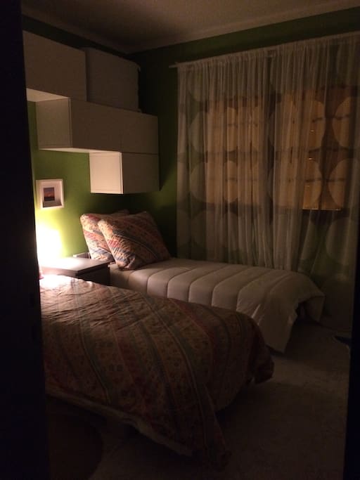 2nd ROOM (2 single bed)