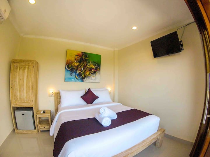 Ტკბილი საწოლი ოთახი ცალკე სააბაზანოთი 