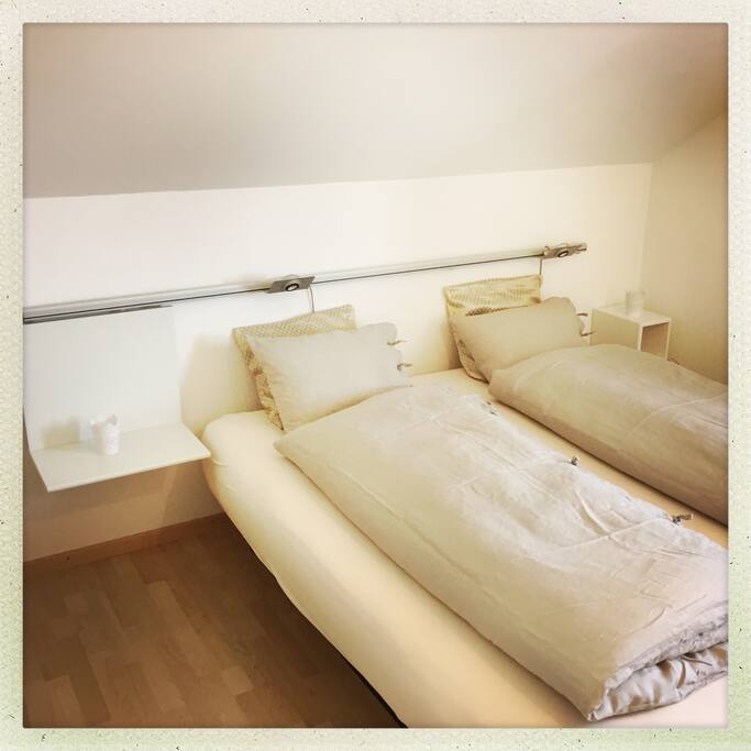 gemütliches Wasserbett // comfortable water bed