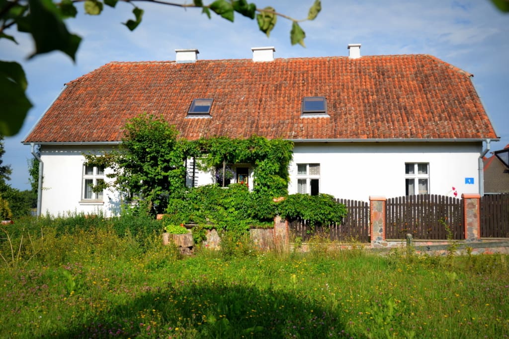 A tak wyglada dom od strony sadu/ This is the house from the orchard side