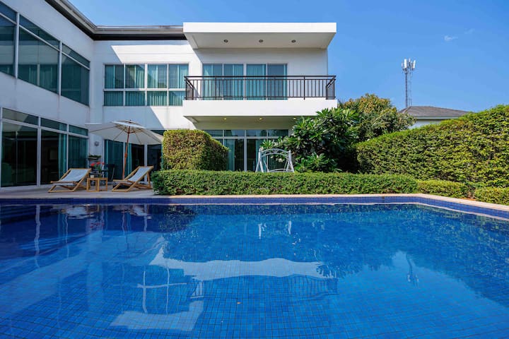 曼谷市中心500平五房独栋泳池别墅/中文房东司机/一站式游玩路线规划/