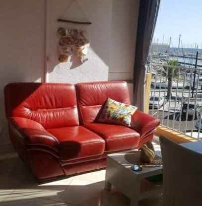 Successful Airbnb property: Facing the sea, at the port, 30 minutes from Collioure in Canet En Roussillon