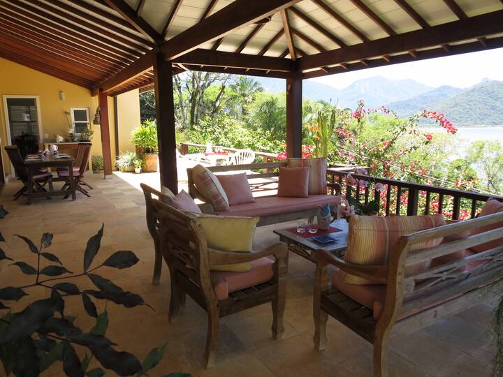 Angra dos Reis / Mangaratiba: Sun, Sea and Mountains