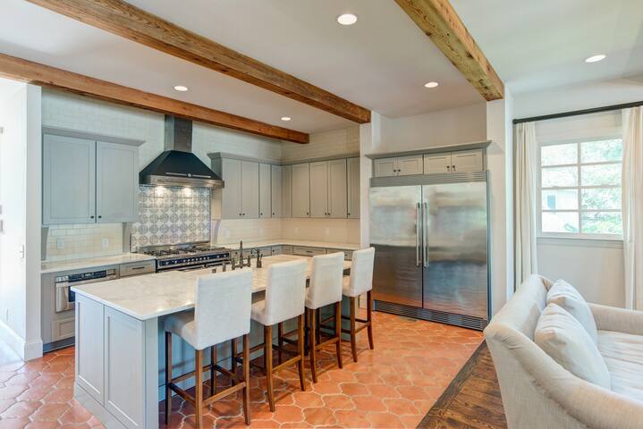 Mediterranean Oasis and Heated Pool gallery image 2