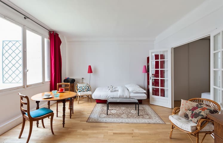 Airbnb 19 Rue Du Gros Caillou Vacation Rentals Places