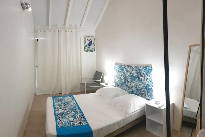 Bedroom 2 with terrace facing the sea