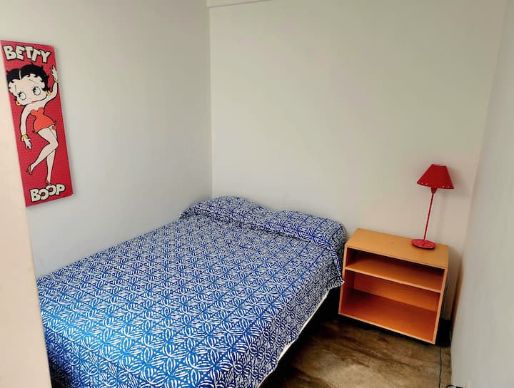 Habitación #5 con cama doble 