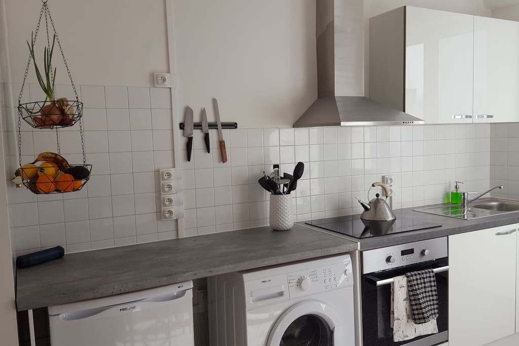 Loads of counter space, new and modern appliances