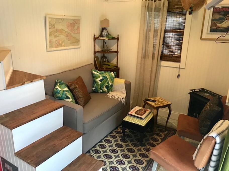 Living area with smart tv Netflix ready!