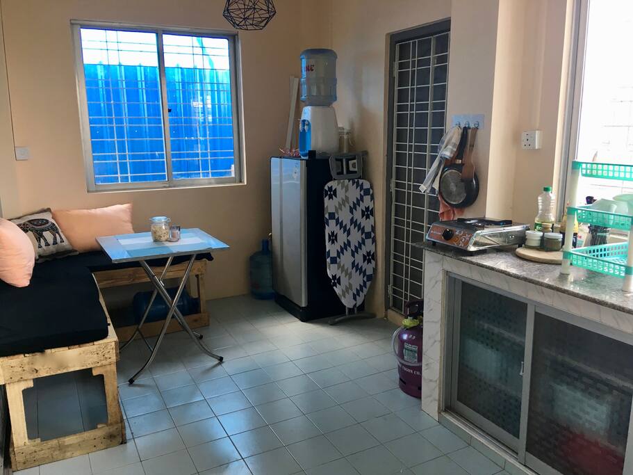 Kitchen & breakfast nook