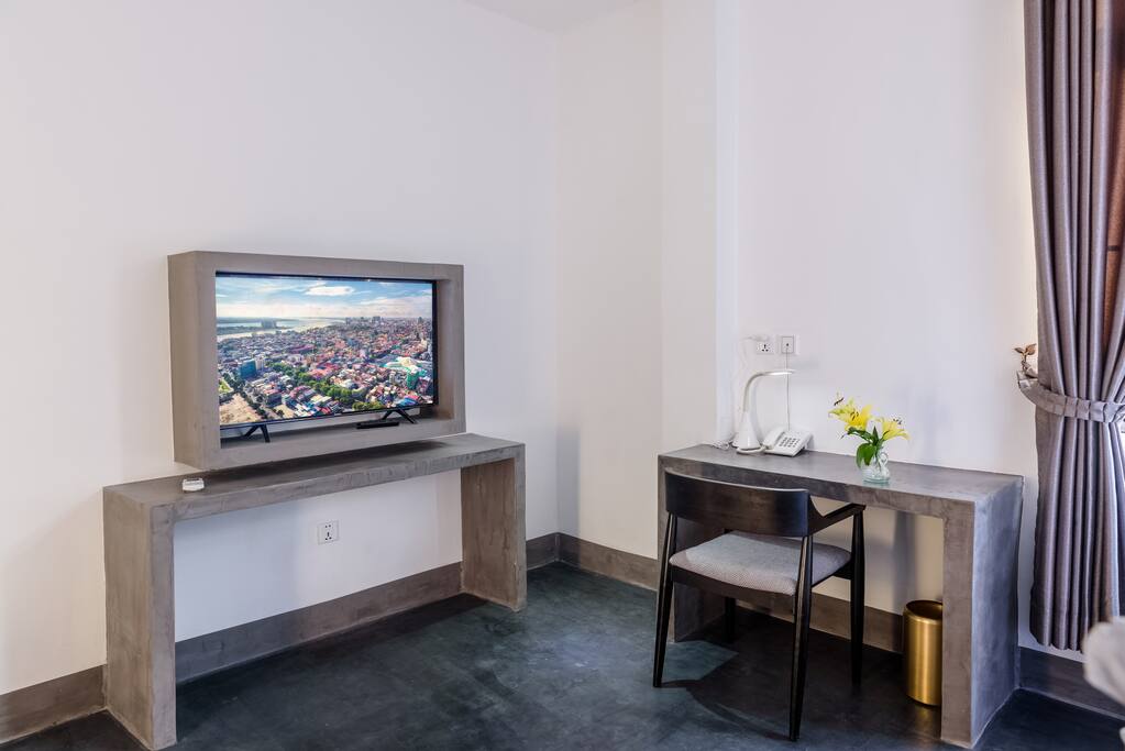 flat tv with cable channels