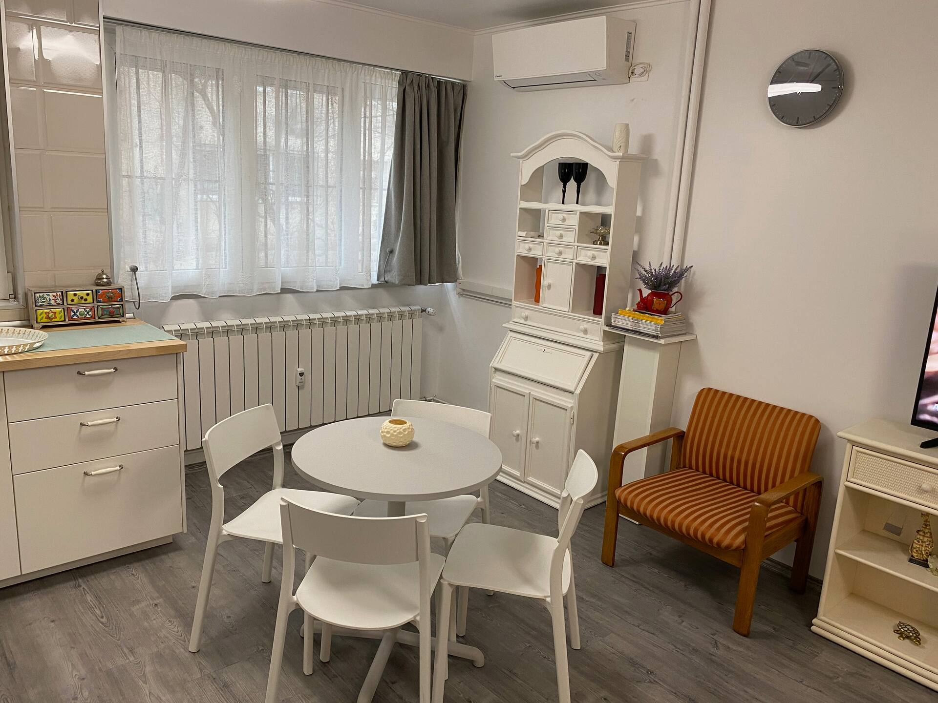 1. Cozy studio near subway and Afi Palace Mall
