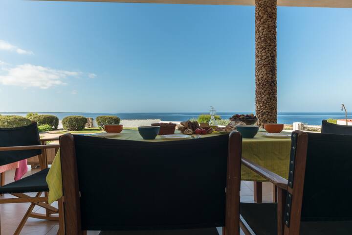 Villa en Ciutadella en primera linea de mar gallery image 4