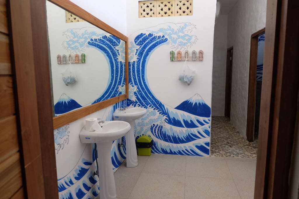 Toilet and shower for men