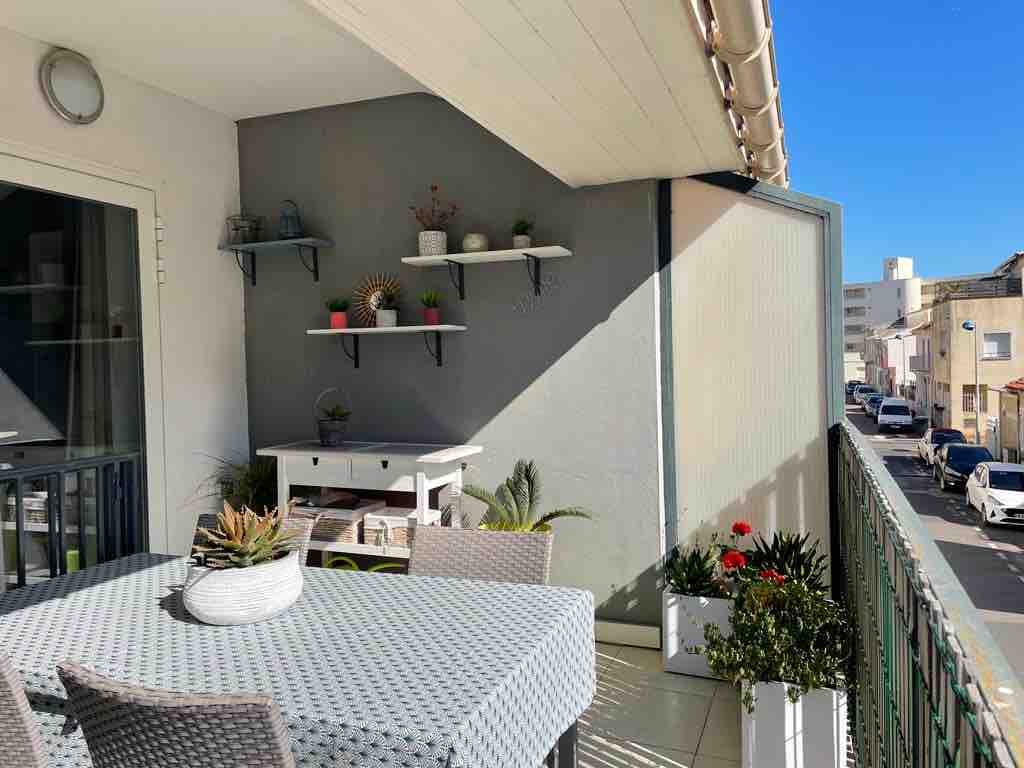 Airbnb performant: F2/TERRACE, air-conditioning, 100 m from the beach, shops à Palavas Les Flots