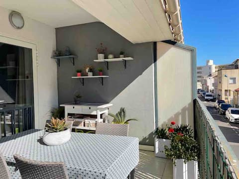 Top performing Airbnb: F2/TERRACE, air-conditioning, 100 m from the beach, shops in Palavas Les Flots