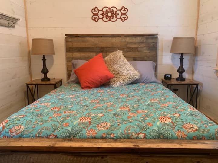 ห้องนอน Moonshine พร้อมเตียงขนาดควีนไซส์